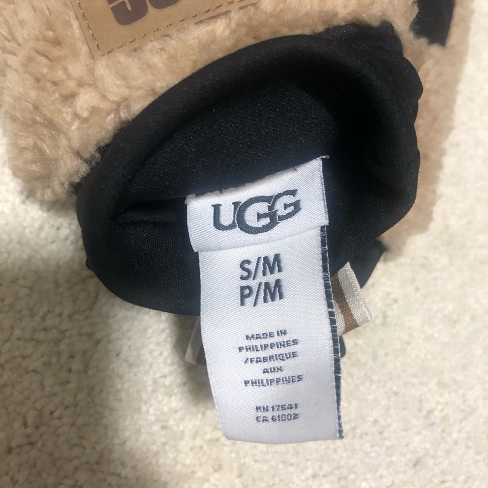 Ugg Gloves - image 2